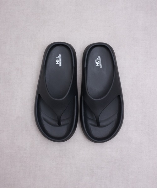 MEI（メイ）の「ST: MEI メイ 厚底 Tong Sandal トング サンダル（サンダル・レディース・ブラック・MEDIUM/LARGE）」の3枚目の写真