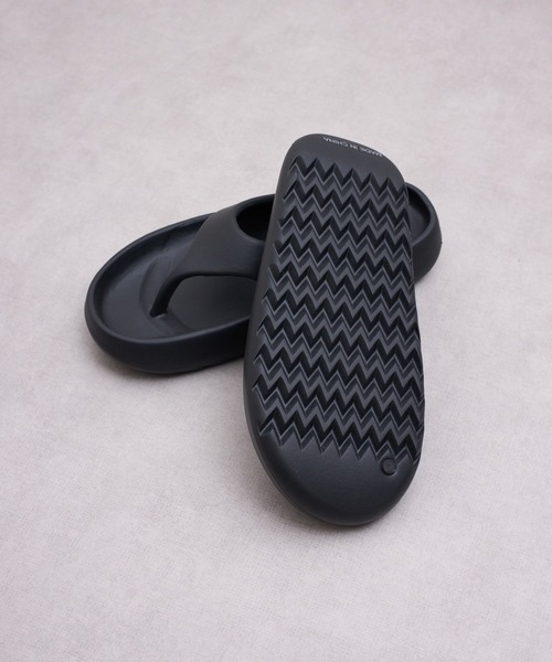 MEI（メイ）の「ST: MEI メイ 厚底 Tong Sandal トング サンダル（サンダル・レディース・ブラック・MEDIUM/LARGE）」の4枚目の写真