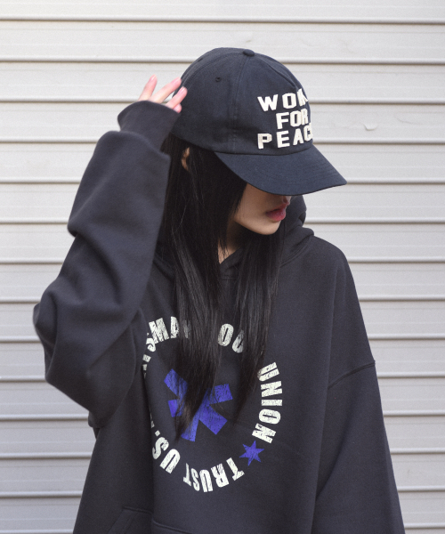 AMOU（アモウ）の「Lettering Circle HOODIE BALCK（パーカー・レディース・その他・1/2）」の2枚目の写真