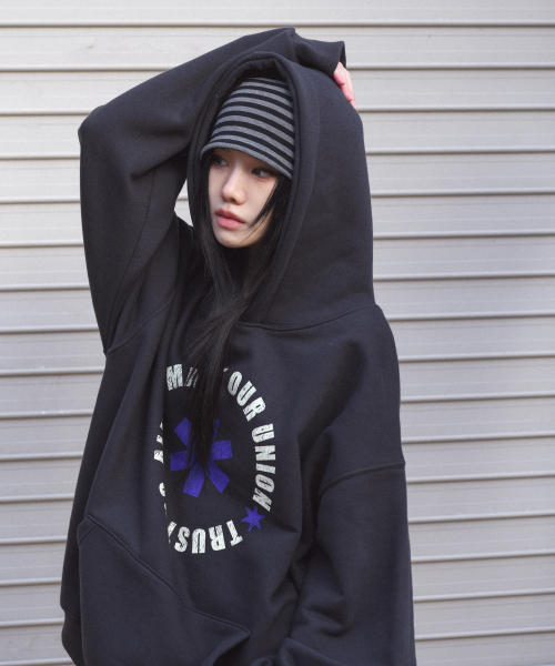 AMOU（アモウ）の「Lettering Circle HOODIE BALCK（パーカー・レディース・その他・1/2）」の3枚目の写真