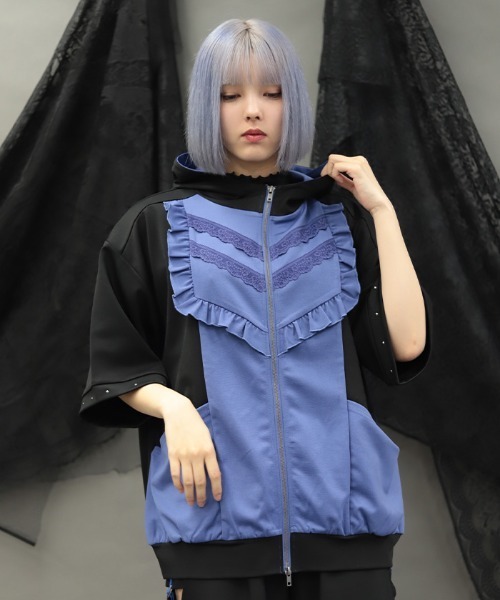 NIBBLE POISON(ニブルポイズン)の「バイカラーフリルパーカー(カーディガン/ボレロ・レディース・サックスブルー/ブラック・MEDIUM)」の6枚目の写真