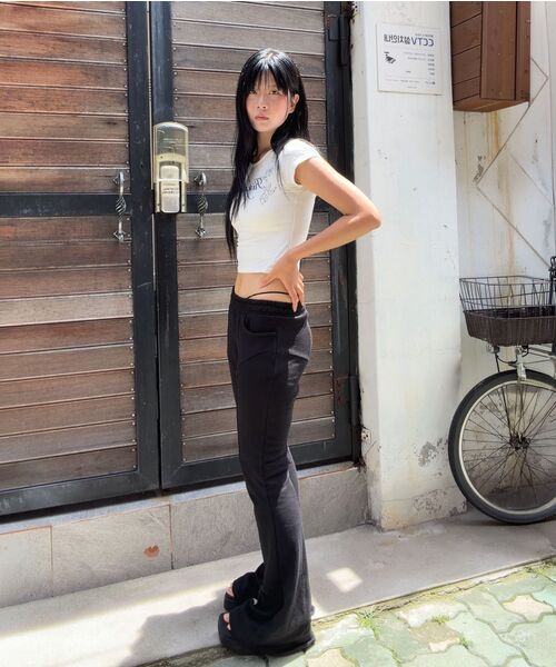 VOONT（ブント）の「Low-Rise String Bootcut Pants (BLACK)（スウェットパンツ・レディース・ブラック・OS）」の8枚目の写真