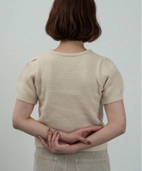 lawgy(ラウジー)の「shoulder tuck round neck knit t / ショルダータックラウンドネックニットt(ニット/セーター・レディース・ピンク/ネイビー/アイボリー・FREE)」の4枚目の写真