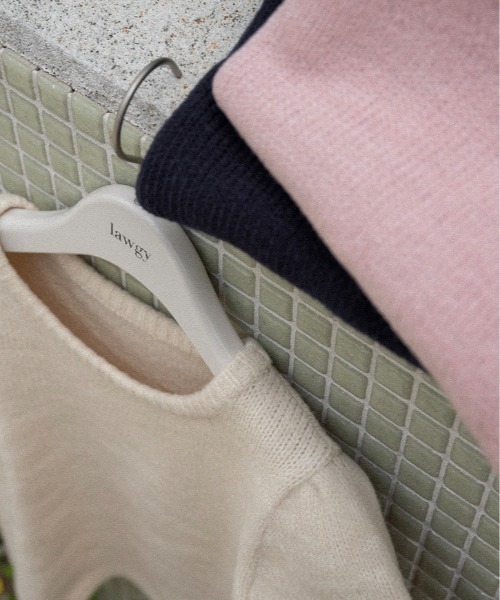 lawgy(ラウジー)の「shoulder tuck round neck knit t / ショルダータックラウンドネックニットt(ニット/セーター・レディース・ピンク/ネイビー/アイボリー・FREE)」の14枚目の写真