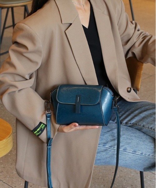 NiiNa(ニーナ)の「【 NiiNa / ニーナ 】高品質牛革 ショルダー クラシック カウスキン ミニバッグ(ショルダーバッグ・レディース・ブラック・FREE)」の8枚目の写真