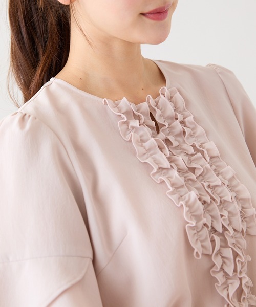 Rose Tiara(ローズティアラ)の「【撥水/通気性◎】フロントフリルブラウス(シャツ/ブラウス・レディース・ピンク/グレー/ブラック・38/42/46)」の10枚目の写真
