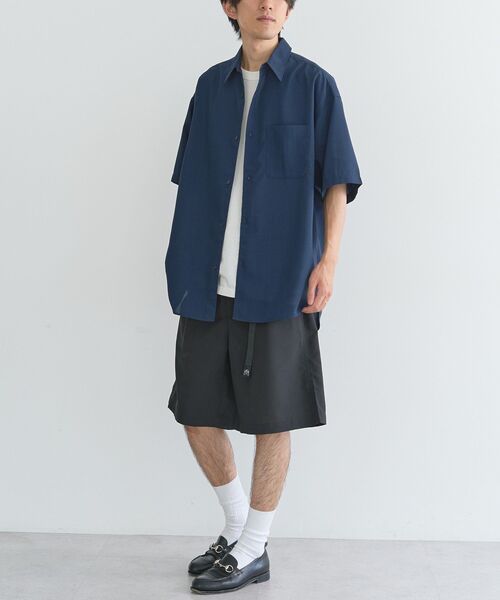 CRAFT STANDARD BOUTIQUE(クラフトスタンダードブティック)の「接触冷感/吸水速乾/UVカット Fluxaire オーバーサイズレギュラーカラーシャツ(シャツ/ブラウス・メンズ・ブラック/チャコールグレー/グレイッシュベージュ/ネイビー・L/M)」の22枚目の写真