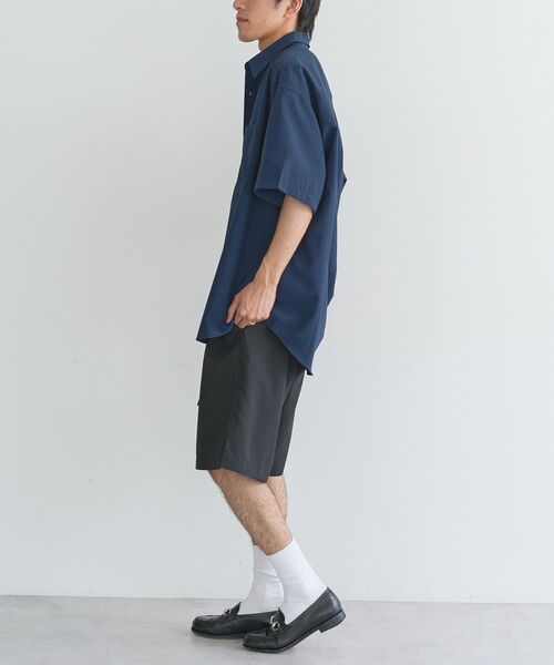 CRAFT STANDARD BOUTIQUE(クラフトスタンダードブティック)の「接触冷感/吸水速乾/UVカット Fluxaire オーバーサイズレギュラーカラーシャツ(シャツ/ブラウス・メンズ・ブラック/チャコールグレー/グレイッシュベージュ/ネイビー・L/M)」の21枚目の写真