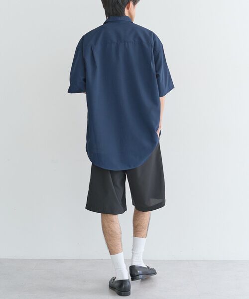 CRAFT STANDARD BOUTIQUE(クラフトスタンダードブティック)の「接触冷感/吸水速乾/UVカット Fluxaire オーバーサイズレギュラーカラーシャツ(シャツ/ブラウス・メンズ・ブラック/チャコールグレー/グレイッシュベージュ/ネイビー・L/M)」の20枚目の写真
