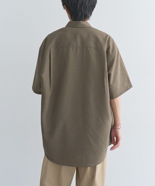 CRAFT STANDARD BOUTIQUE(クラフトスタンダードブティック)の「接触冷感/吸水速乾/UVカット Fluxaire オーバーサイズレギュラーカラーシャツ(シャツ/ブラウス・メンズ・ブラック/チャコールグレー/グレイッシュベージュ/ネイビー・L/M)」の17枚目の写真