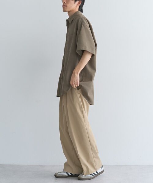 CRAFT STANDARD BOUTIQUE(クラフトスタンダードブティック)の「接触冷感/吸水速乾/UVカット Fluxaire オーバーサイズレギュラーカラーシャツ(シャツ/ブラウス・メンズ・ブラック/チャコールグレー/グレイッシュベージュ/ネイビー・L/M)」の15枚目の写真