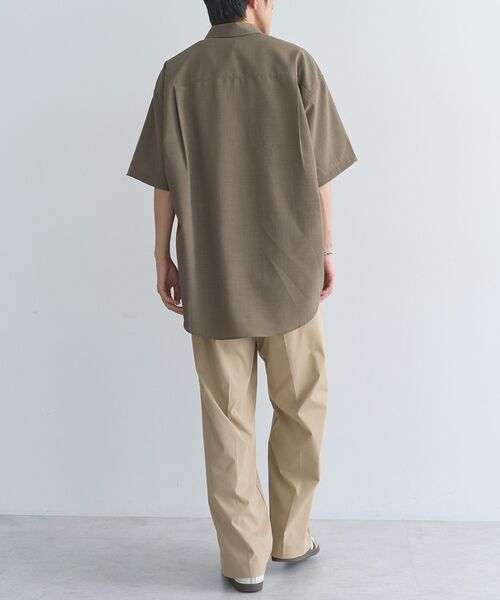 CRAFT STANDARD BOUTIQUE(クラフトスタンダードブティック)の「接触冷感/吸水速乾/UVカット Fluxaire オーバーサイズレギュラーカラーシャツ(シャツ/ブラウス・メンズ・ブラック/チャコールグレー/グレイッシュベージュ/ネイビー・L/M)」の14枚目の写真