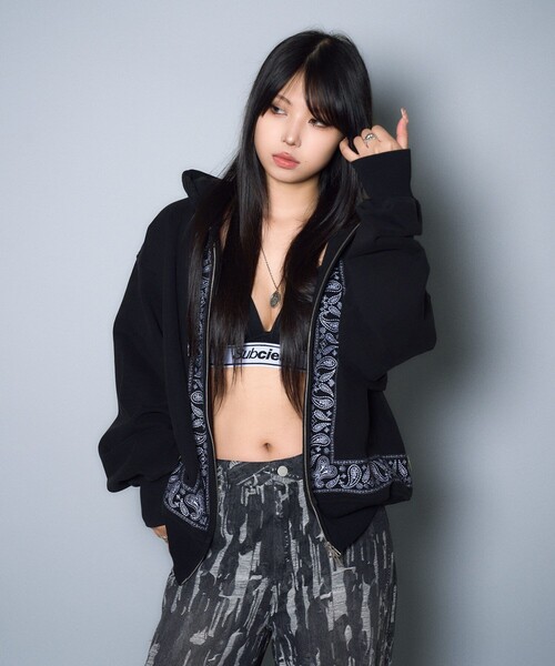 Subciety（サブサエティ）の「Emboidery bandanna hoodie（ベスト・メンズ・グレー/ブラック・SMALL/MEDIUM/LARGE/X-LARGE）」の11枚目の写真