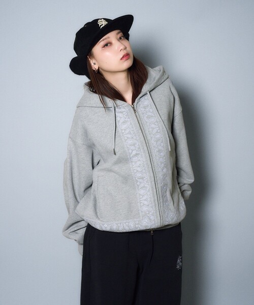 Subciety（サブサエティ）の「Emboidery bandanna hoodie（ベスト・メンズ・グレー/ブラック・SMALL/MEDIUM/LARGE/X-LARGE）」の19枚目の写真