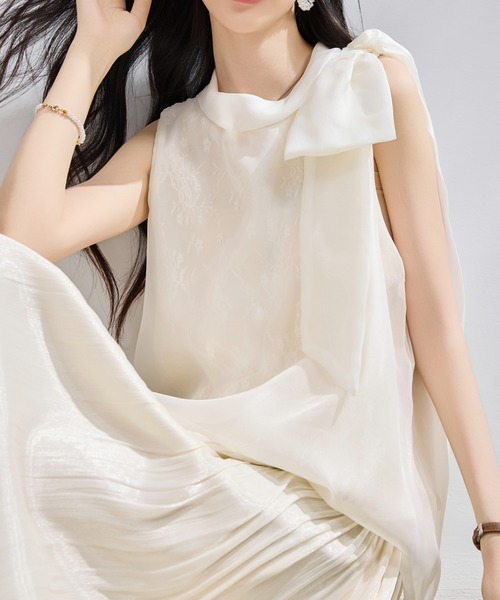 LUCPY(ラクピー)の「ショルダーリボンシアーブラウス(シャツ/ブラウス・レディース・ホワイト・SMALL/X-LARGE/LARGE/MEDIUM)」の3枚目の写真
