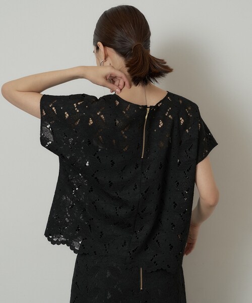 UNTITLED(アンタイトル)の「【セットアップ可/品のある透け感】リーフレースブラウス(シャツ/ブラウス・レディース・ダークブラウン/ブラック/オフホワイト・00/02/04)」の12枚目の写真