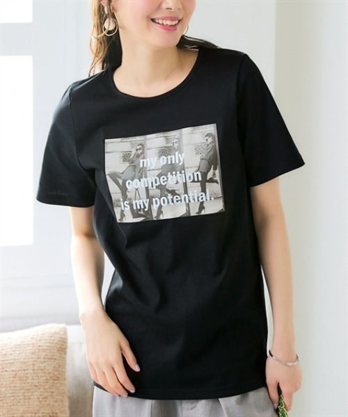 SMILE LAND(スマイルランド)の「<大きいサイズ>【汗染みしにくい】色々選べるプリントTシャツ(Tシャツ/カットソー・レディース・ブラック系1/モカ/ブラック系2/杢グレー/オフホワイト・L/LL/3L/4L/5L)」の1枚目の写真