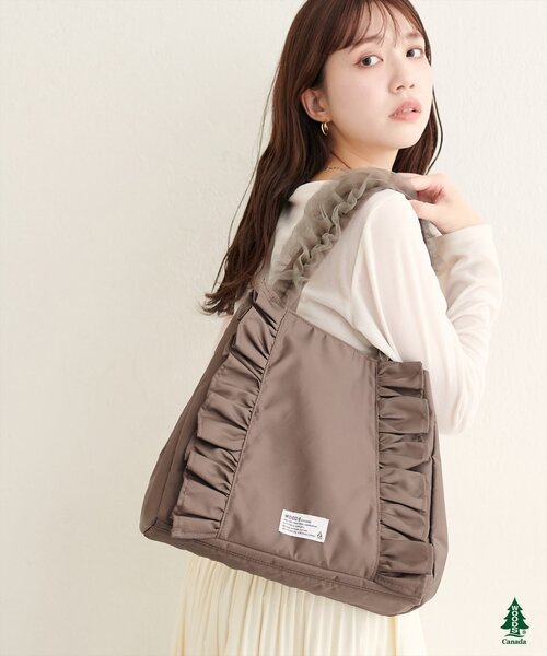 natural couture(ナチュラルクチュール)の「【WOODS×natural couture】ショルダー付きフリルトートバッグ(トートバッグ・レディース・ピンクベージュ/ブラック/アイボリー/ライトブラウン・FREE)」の3枚目の写真