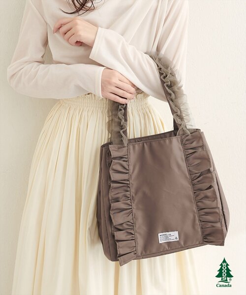 natural couture(ナチュラルクチュール)の「【WOODS×natural couture】ショルダー付きフリルトートバッグ(トートバッグ・レディース・ピンクベージュ/ブラック/アイボリー/ライトブラウン・FREE)」の8枚目の写真