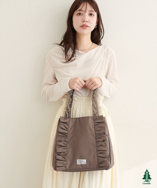 natural couture(ナチュラルクチュール)の「【WOODS×natural couture】ショルダー付きフリルトートバッグ(トートバッグ・レディース・ピンクベージュ/ブラック/アイボリー/ライトブラウン・FREE)」の7枚目の写真