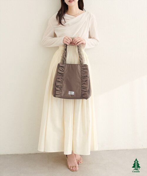 natural couture(ナチュラルクチュール)の「【WOODS×natural couture】ショルダー付きフリルトートバッグ(トートバッグ・レディース・ピンクベージュ/ブラック/アイボリー/ライトブラウン・FREE)」の6枚目の写真