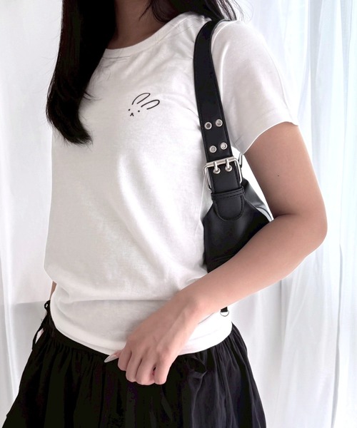 fiere(フィエール)の「胸元ワンポイントウサギショート丈半袖Tシャツ(Tシャツ/カットソー・レディース・ホワイト・WM)」の6枚目の写真