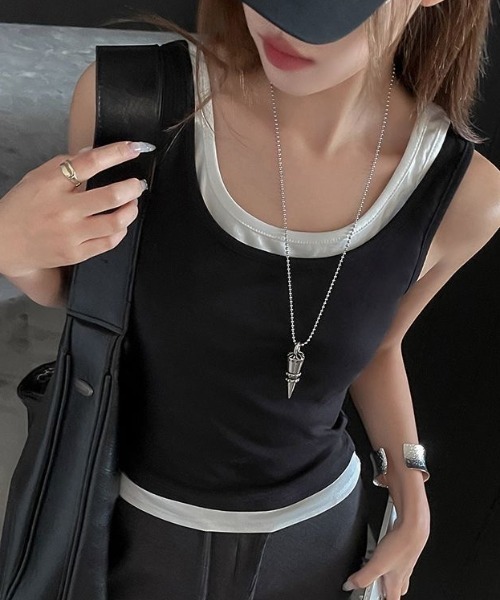 AVYL(アヴィル)の「配色レイヤード風スクエアネックタンクトップ(タンクトップ・レディース・アイボリー/ネイビー/ブラック/グレー・M)」の2枚目の写真