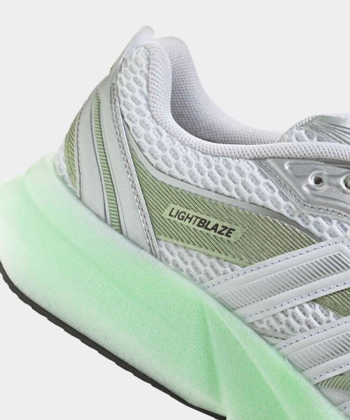 adidas（アディダス）の「ライトブレイズ グロー / Lightblaze Glow Shoes / アディダス adidas（スニーカー・レディース・ホワイト・25.5cm/26.0cm/26.5cm/27.0cm/27.5cm/25.0cm/24.0cm/24.5cm/28.0cm/22.5cm/23.0cm/23.5cm/22.0cm）」の8枚目の写真