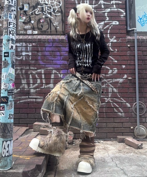 RICH(リッチ)の「【RICH】VAMP DIRT WASHED SHORT / 【RICH】ダーティーウォッシュアイレットダブルウエストダメージハーフパンツ(デニムパンツ・メンズ・ブルー・01/02)」の13枚目の写真