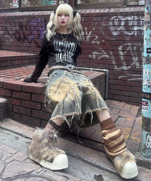 RICH(リッチ)の「【RICH】VAMP DIRT WASHED SHORT / 【RICH】ダーティーウォッシュアイレットダブルウエストダメージハーフパンツ(デニムパンツ・メンズ・ブルー・01/02)」の14枚目の写真