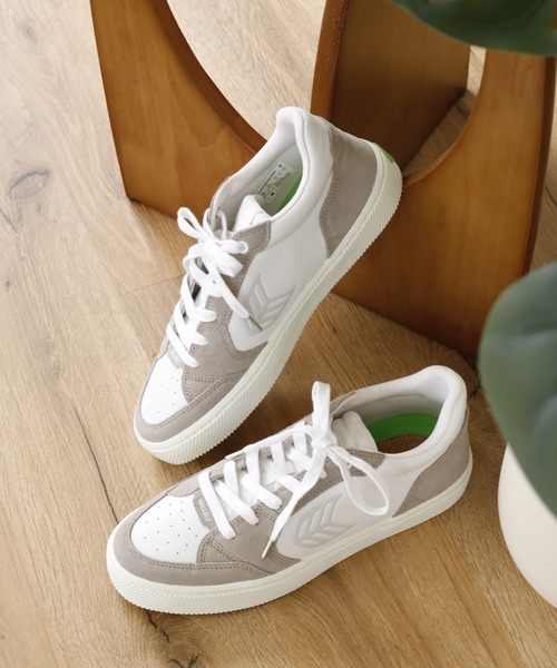 CARIUMA(カリウマ)の「VALLELY Leather Suede Logo Sneaker ヴァレリー レザー スエード ロゴ スニーカー(スニーカー・メンズ・ホワイト/ホワイト系その他・US-9/US-9h/US-8h)」の2枚目の写真