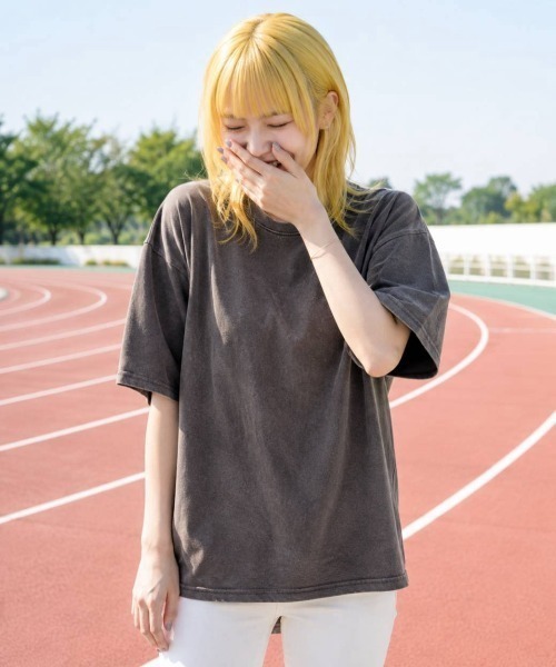 KAMINARI_TOKIO（カミナリトキオ）の「ピグメント加工Tシャツ（Tシャツ/カットソー・レディース・チャコールグレー/ブラック/ブラウン/カーキ/グレー系・FREE）」の16枚目の写真
