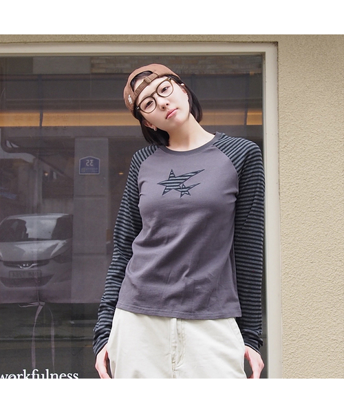KKEEE（ケーケーイーイー）の「ドロップスター ナグラン 長袖Tシャツ(2色)（Tシャツ/カットソー・レディース・ワイン/チャコール・FREE）」の2枚目の写真
