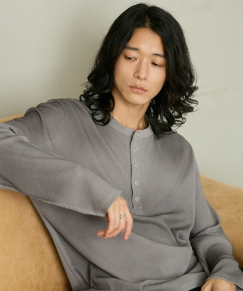 RAGEBLUE(レイジブルー)の「SPRAY DYED WAFFLE HENLEY T-SHIRT/スプレー加工ワッフルヘンリーTシャツ(Tシャツ/カットソー・メンズ・グレー/ホワイト/ブラック・LARGE/MEDIUM)」の3枚目の写真