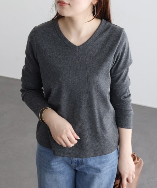 Pierrot（ピエロ）の「Vネックカジュアルテレコリブカットソー（Tシャツ/カットソー・レディース・ブラック/オフホワイト/ライトブルー/チャコール/ベージュ系その他・3L/LL/L/M）」の4枚目の写真