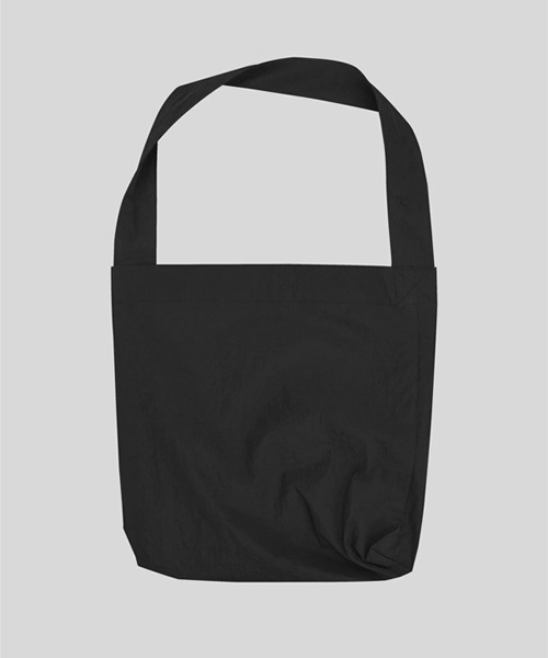 kittybunnypony(キティバニーポニー)の「Crinkle Ripstop Mini Hobo Bag_Black(エコバッグ/サブバッグ・レディース・ブラック・ONESIZE)」の7枚目の写真