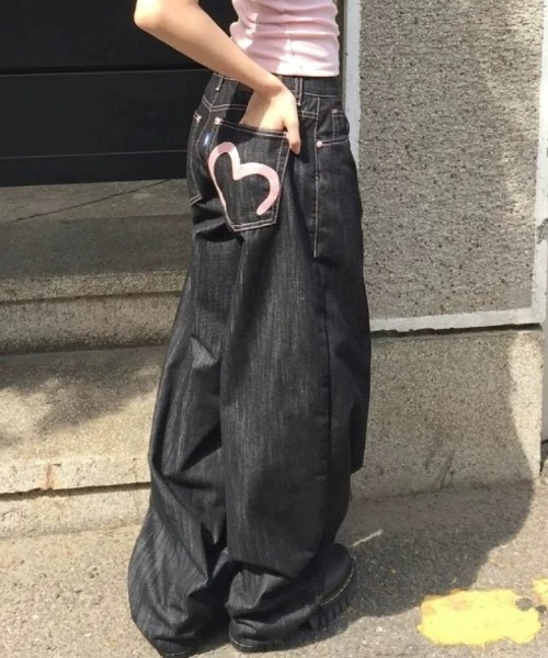 Teem Store(チームストア)の「バックハートステッチ ワイドデニムパンツ(デニムパンツ・レディース・ブラック・S/M/L)」の5枚目の写真
