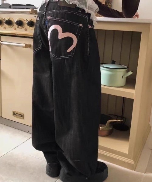 Teem Store(チームストア)の「バックハートステッチ ワイドデニムパンツ(デニムパンツ・レディース・ブラック・S/M/L)」の14枚目の写真