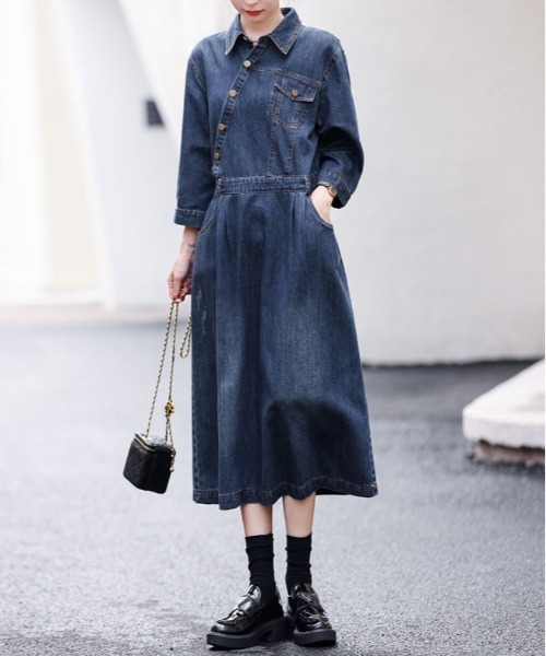 &soiree(アンドソワレ)の「アシンメトリーボタンポケット付きデニムワンピース(ワンピース・レディース・ブルー・SMALL/MEDIUM/LARGE/X-LARGE)」の1枚目の写真