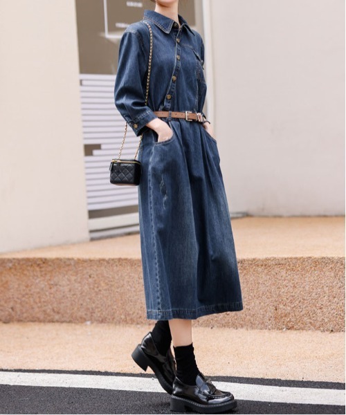 &soiree(アンドソワレ)の「アシンメトリーボタンポケット付きデニムワンピース(ワンピース・レディース・ブルー・SMALL/MEDIUM/LARGE/X-LARGE)」の2枚目の写真