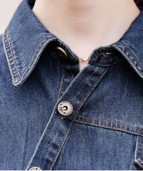 &soiree(アンドソワレ)の「アシンメトリーボタンポケット付きデニムワンピース(ワンピース・レディース・ブルー・SMALL/MEDIUM/LARGE/X-LARGE)」の4枚目の写真