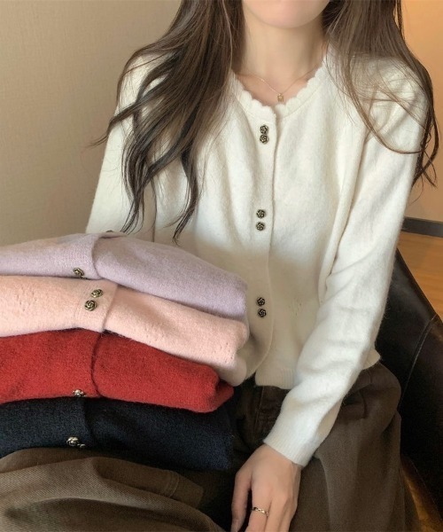 Beststore(ベストストア)の「「ふわふわアンゴラタッチ」の優しい肌触り。パールボタンが可愛い、大人可愛いショート丈ニットカーディガン(カーディガン/ボレロ・レディース・ピンク/ブラック/オフホワイト/ラベンダー/レッド・FREE)」の6枚目の写真