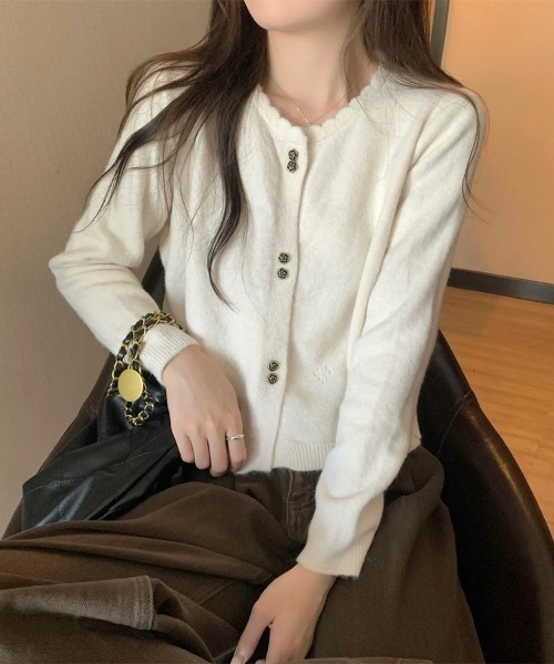 Beststore(ベストストア)の「「ふわふわアンゴラタッチ」の優しい肌触り。パールボタンが可愛い、大人可愛いショート丈ニットカーディガン(カーディガン/ボレロ・レディース・ピンク/ブラック/オフホワイト/ラベンダー/レッド・FREE)」の9枚目の写真