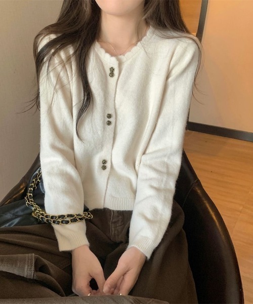 Beststore(ベストストア)の「「ふわふわアンゴラタッチ」の優しい肌触り。パールボタンが可愛い、大人可愛いショート丈ニットカーディガン(カーディガン/ボレロ・レディース・ピンク/ブラック/オフホワイト/ラベンダー/レッド・FREE)」の10枚目の写真