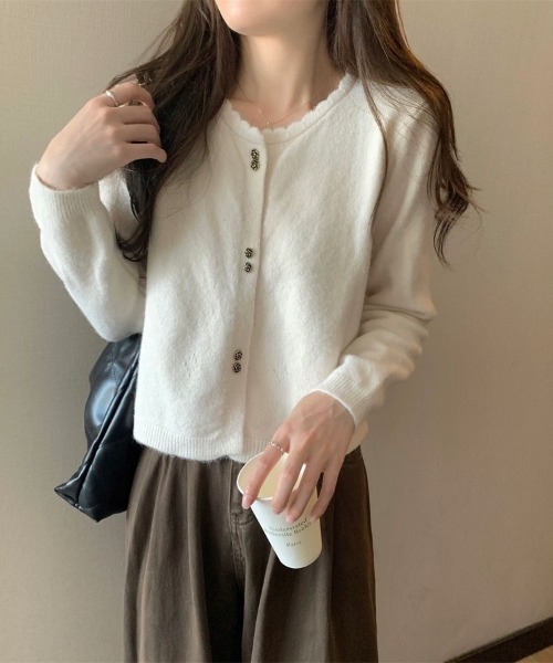Beststore(ベストストア)の「「ふわふわアンゴラタッチ」の優しい肌触り。パールボタンが可愛い、大人可愛いショート丈ニットカーディガン(カーディガン/ボレロ・レディース・ピンク/ブラック/オフホワイト/ラベンダー/レッド・FREE)」の12枚目の写真