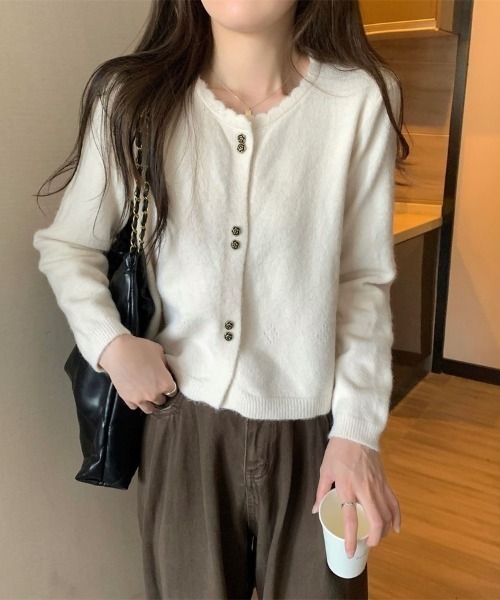 Beststore(ベストストア)の「「ふわふわアンゴラタッチ」の優しい肌触り。パールボタンが可愛い、大人可愛いショート丈ニットカーディガン(カーディガン/ボレロ・レディース・ピンク/ブラック/オフホワイト/ラベンダー/レッド・FREE)」の13枚目の写真