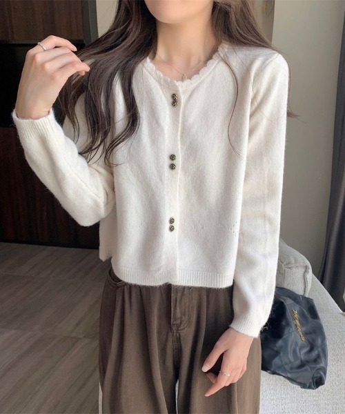 Beststore(ベストストア)の「「ふわふわアンゴラタッチ」の優しい肌触り。パールボタンが可愛い、大人可愛いショート丈ニットカーディガン(カーディガン/ボレロ・レディース・ピンク/ブラック/オフホワイト/ラベンダー/レッド・FREE)」の15枚目の写真