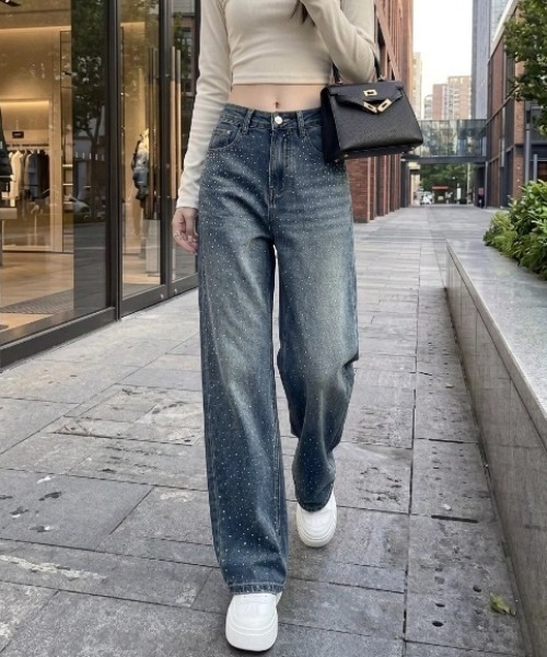 HAILY(ヘイリー)の「キラキララインストーンストレートデニムパンツ(デニムパンツ・レディース・ブルー・S/M/L)」の9枚目の写真