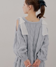 肩開きリボンケーブルニットワンピース