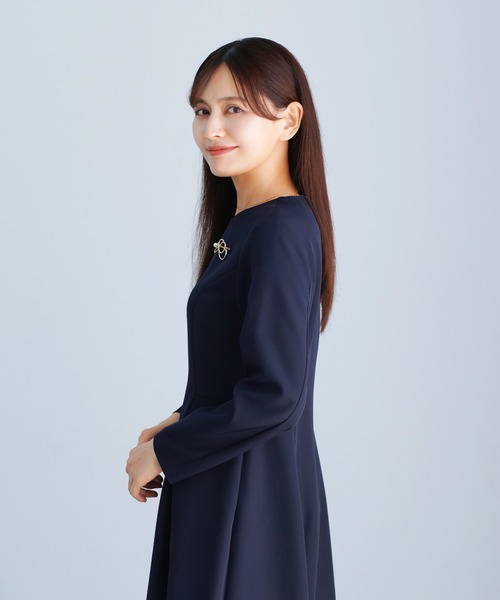 WHITE JOOLA(ホワイトジョーラ)の「【 端正な佇まい 】 ダブルピケクロス・2WAYレース襟ワンピース(ワンピース・レディース・ブラック/ネイビー・L/M/S)」の4枚目の写真